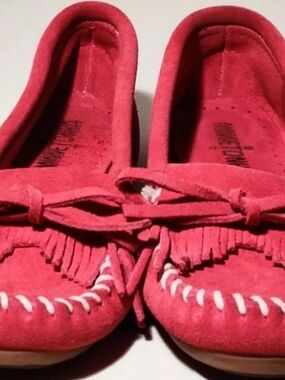 Minnetonka Womens 6 Pink Suede Moccasins Style Flats New